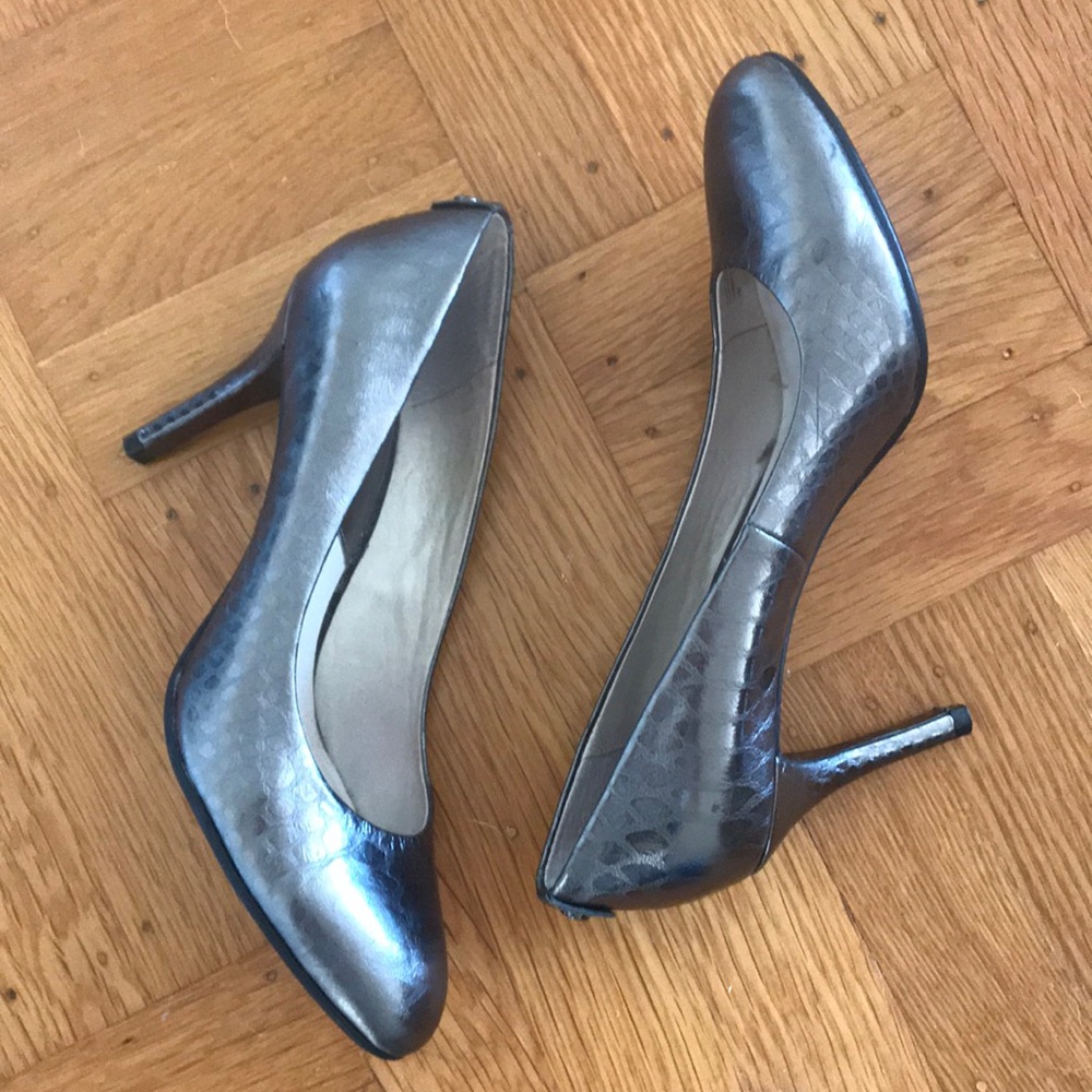 Michael Michael Kors silver pumps